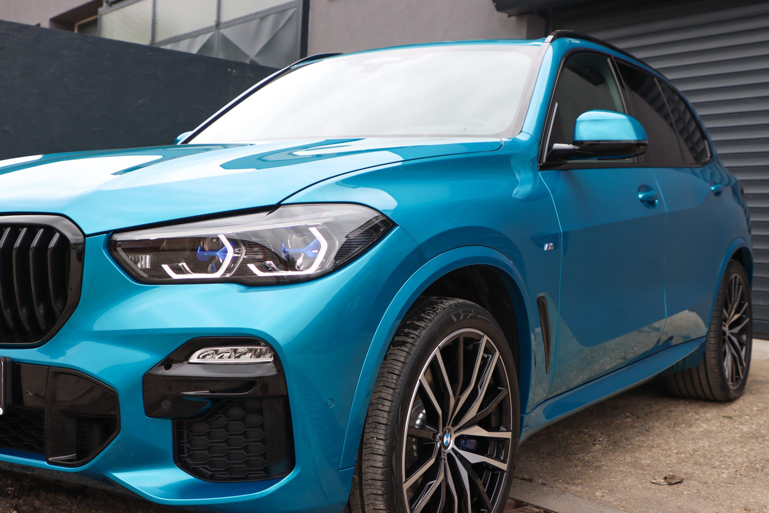 Aplikovanie keramickej ochrany laku na BMW X5