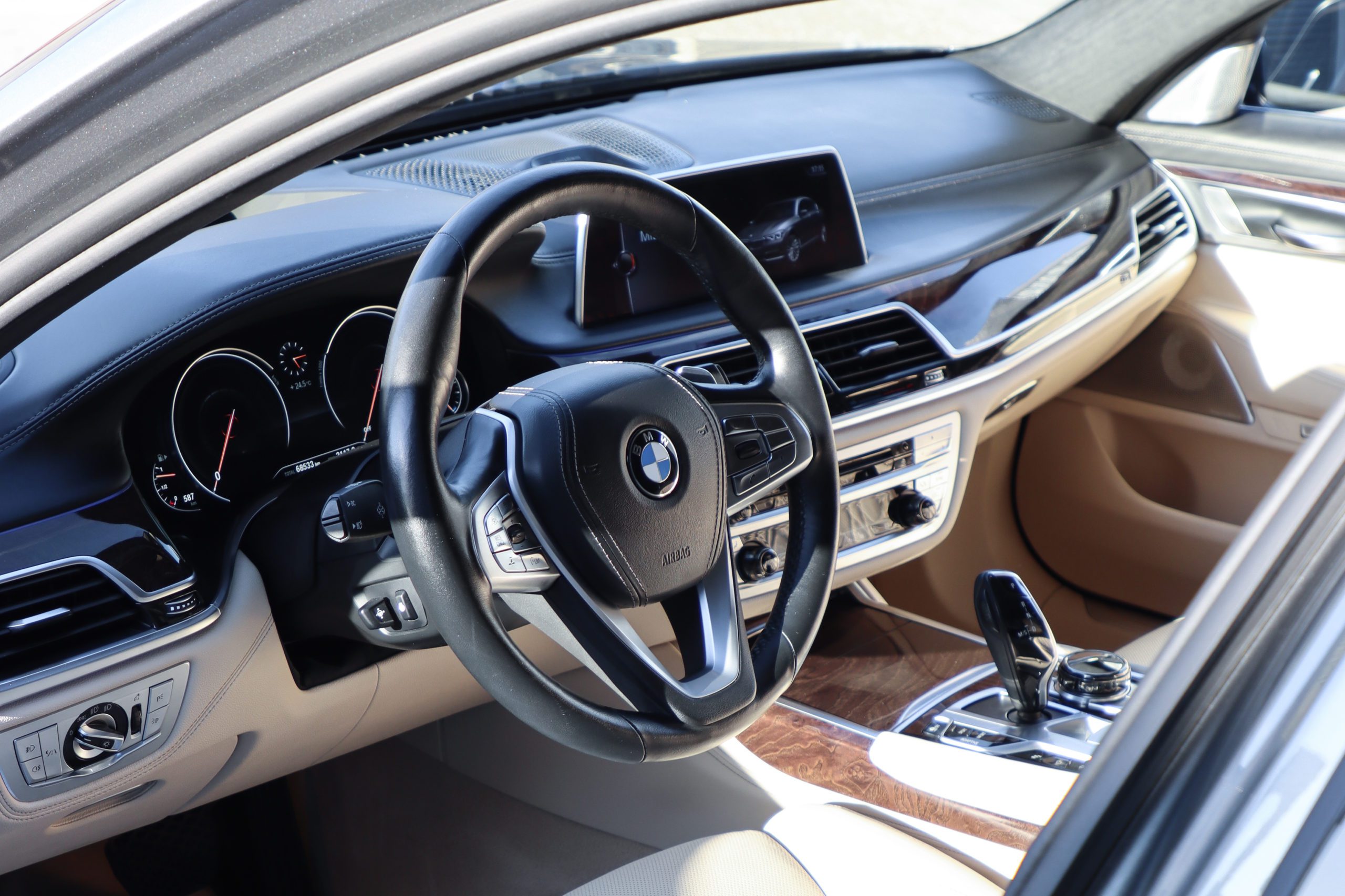BMW interiér